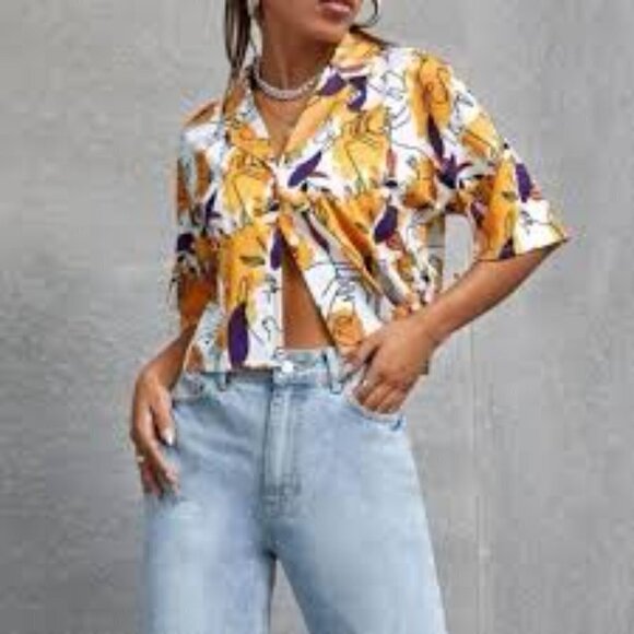 Shein Short Sleeve Figure Print Button Down Crop Top Size Large - Picture 14 of 14